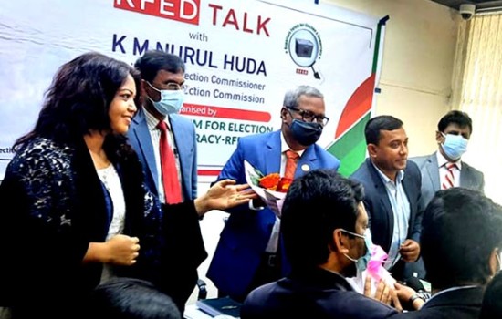 শামসুল হুদা ও বদিউল আলম মজুমদারকে একহাত নিলেন সিইসি
