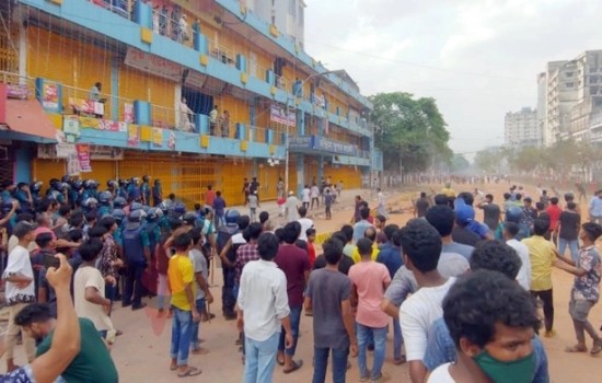 নিউমার্কেটে ব্যবসায়ী-শিক্ষার্থীদের সংঘর্ষে নিহত ১