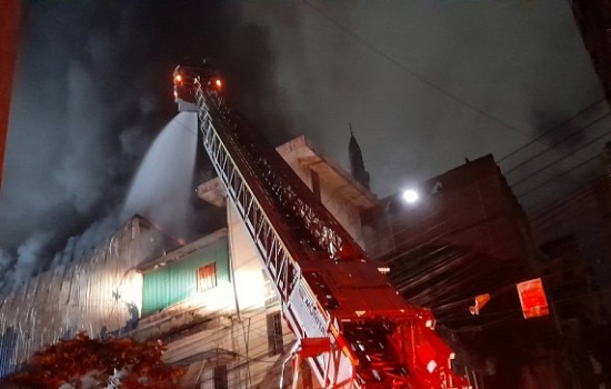 ২ ঘণ্টার চেষ্টায় বিজয়নগরে ভবনের আগুন নিয়ন্ত্রণে