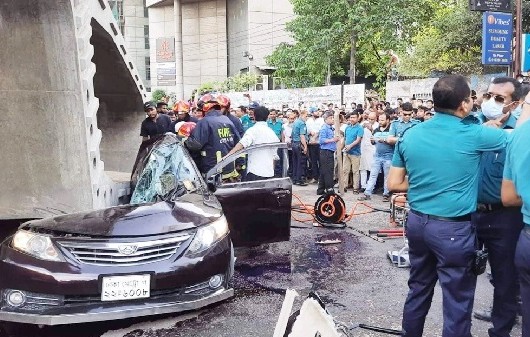 রাজধানীর উত্তরায় ফ্লাইওভারের গার্ডার পড়ে নিহত ৪