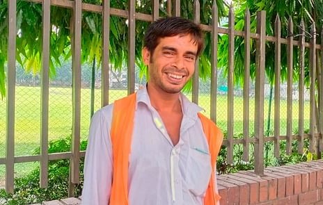 মার্কিন নাগরিকের আইফোন পেয়ে ফিরিয়ে দিলেন রিকশাচালক