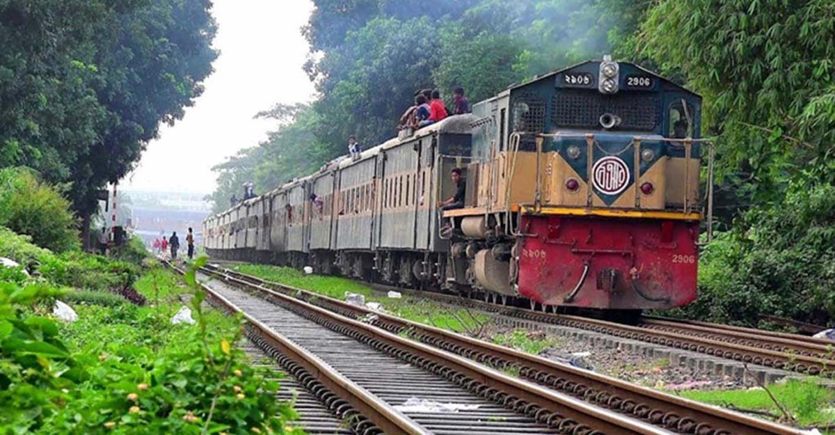 বগুড়ায় ট্রেনে কাটে যুবকের মৃত্যু