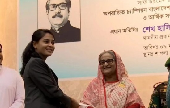 সাফ জয়ী নারী ফুটবল দলকে সংবর্ধনা দিলেন প্রধানমন্ত্রী