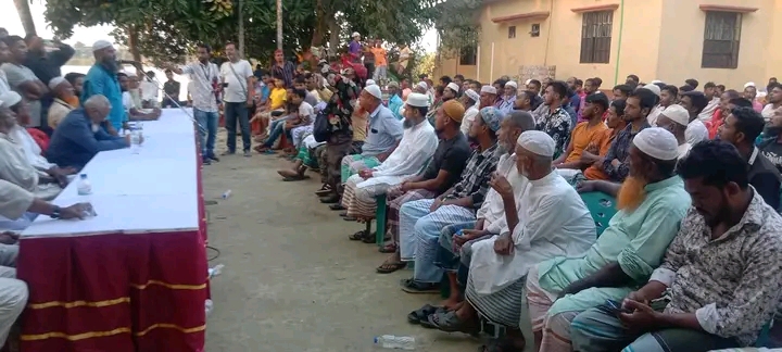 দাউদকান্দির ইলিয়টগঞ্জ দক্ষিন ইউনিয়ন পরিষদের চেয়ারম্যান প্রার্থী আলী আহমেদ মিয়াজীর উঠান বৈঠক