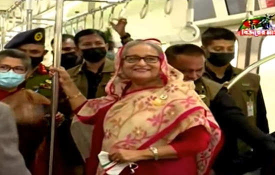 যাত্রী হয়ে মেট্রোরেলে আগারগাঁওয়ে গেলেন প্রধানমন্ত্রী