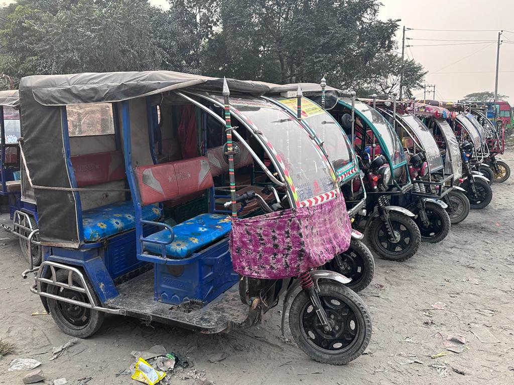 দাউদকান্দিতে অর্ধশতাধিক থ্রি হুইলার আটক