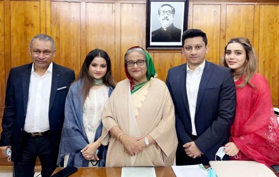 প্রধানমন্ত্রীর সঙ্গে সন্তানদের নিয়ে সাক্ষাৎ করেছেন এমপি একরাম