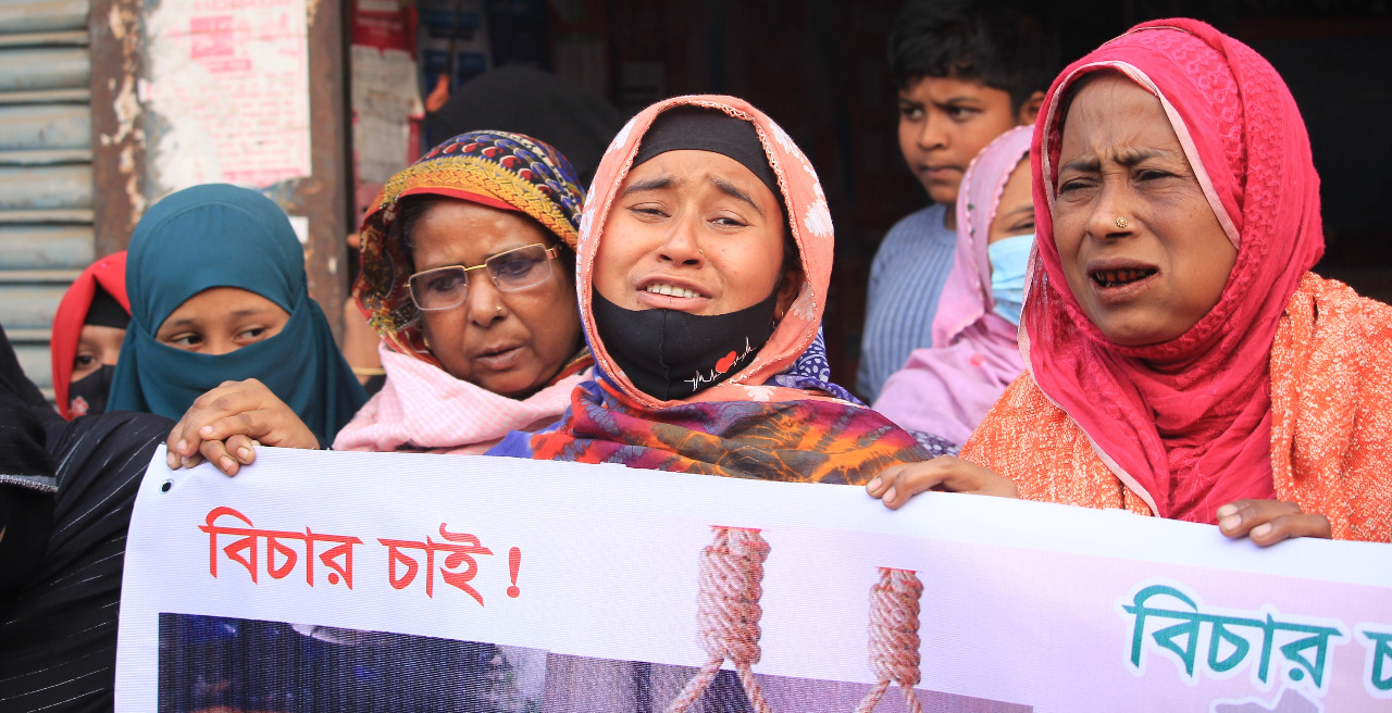 যৌতুকের বলি শান্তা হত্যাকারীদের ফাঁসীর দাবীতে দেবীদ্বারে মানববন্ধন ও বিক্ষোভ