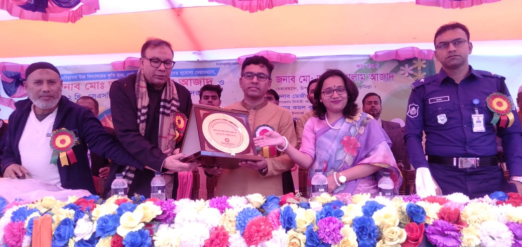 দেবীদ্বারের নবিয়াবাদ উচ্চ বিদ্যালয়ের কৃতি শিক্ষার্থীদের সংবর্ধনা