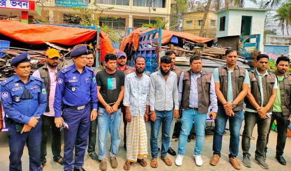 বগুড়ায় নর্দান হ্যাচারীর প্রায় ৭০ লক্ষ টাকার ডাকাতি মালামাল উদ্ধার সহ গ্রেপ্তার ০৩