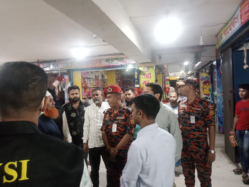 সিদ্দিকবাজারের রোজ মেরিনার্স মার্কেট ঝুঁকিপূর্ণ ঘোষণা