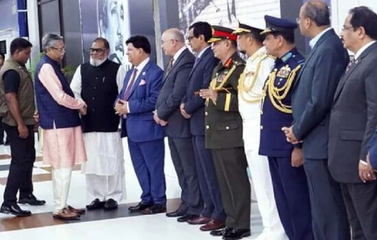 হজ পালন শেষে দেশে ফিরেছেন রাষ্ট্রপতি