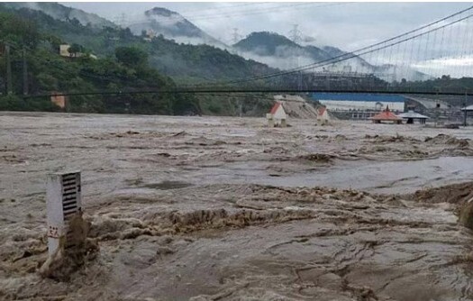 রেকর্ড বৃষ্টিপাতে বিপর্যস্ত ভারতের উত্তরাঞ্চল : মৃত্যু ১৪৫