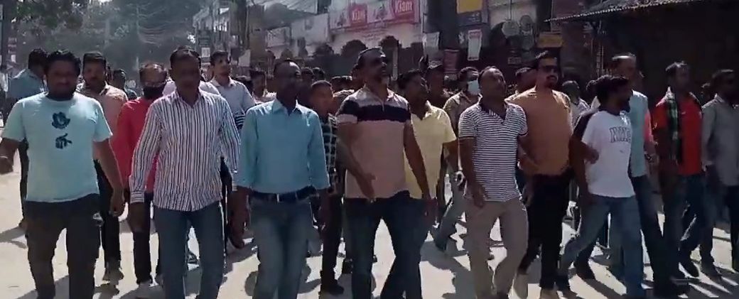 ঠাকুরগাঁওয়ের কালিবাড়ীতে  বিএনপি পুলিশ সংঘর্ষ। পুলিশের টিয়ারসেল ও রাবার বুলেটে ঝটিকা মিছিল ছত্রভঙ্গ। পুলিশের দিকে ইট পাটকেল নিক্ষেপ পিকেটারদের/আটক-১