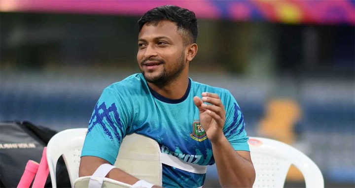 হঠাৎ ঢাকা ফিরে এসেছেন সাকিব