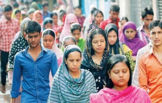 দেশে পুরুষের চেয়ে নারীর সংখ্যা বেশি