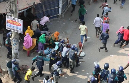 গাজীপুরে পোশাক শ্রমিকদের বিক্ষোভ, টিয়ারশেলে ছত্রভঙ্গ