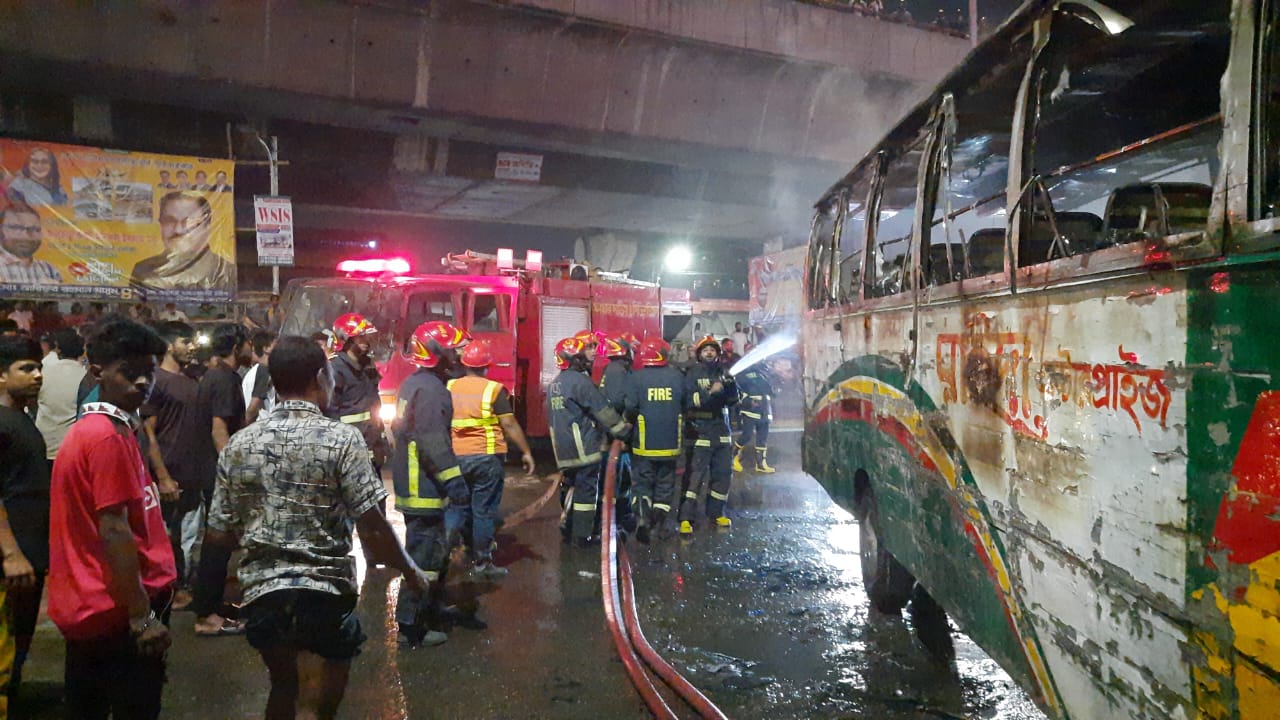 ২৪ ঘণ্টায় ৮ যানবাহনে আগুন