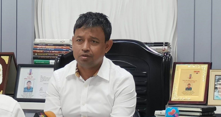 পুলিশ হত্যা মামলায় আমীর খসরুকে গ্রেপ্তার দেখানো হয়েছে : ডিবি হারুন