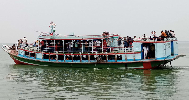 ২০ ঘণ্টা পর বরিশালে লঞ্চ চলাচল শুরু