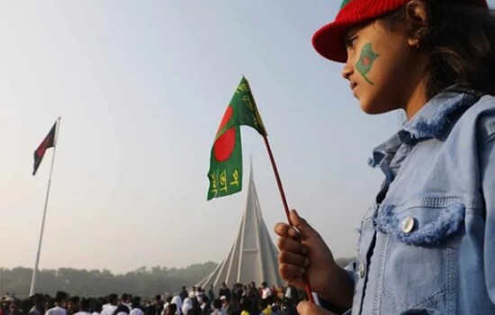 জাতীয় স্মৃতিসৌধে সর্বস্তরের মানুষের শ্রদ্ধা