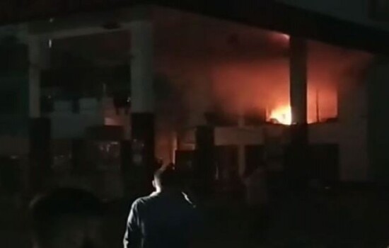 মহাখালী রয়েল ফিলিং স্টেশনে আগুন