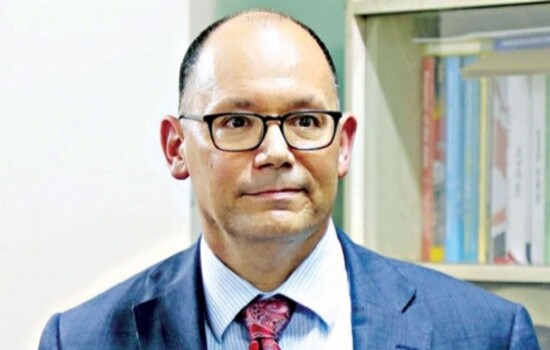 হঠাৎ ভারত সফরে পিটার হাস