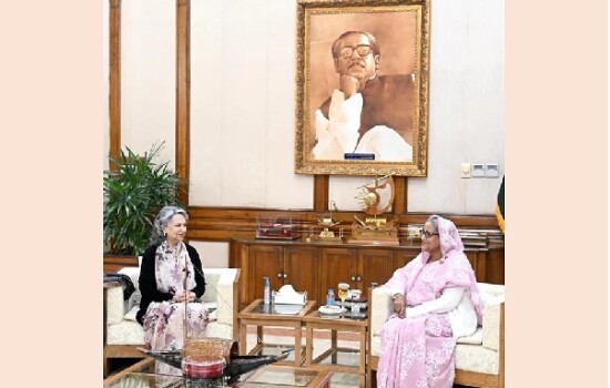 প্রধানমন্ত্রীর সঙ্গে শর্মিলা ঠাকুরের সৌজন্য সাক্ষাৎ