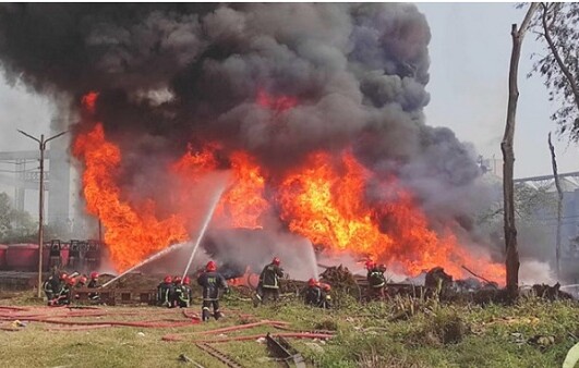 নারায়ণগঞ্জ বিআইডব্লিউটিএর গুদামে আগুন, নিয়ন্ত্রণে ৭ ইউনিট