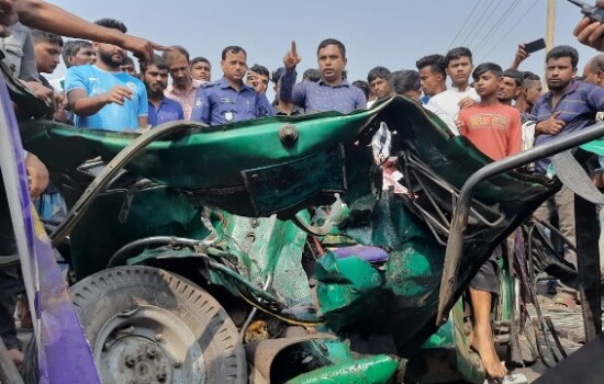 ময়মনসিংহে বাসচাপায় অটোরিকশার ৭ যাত্রী নিহত
