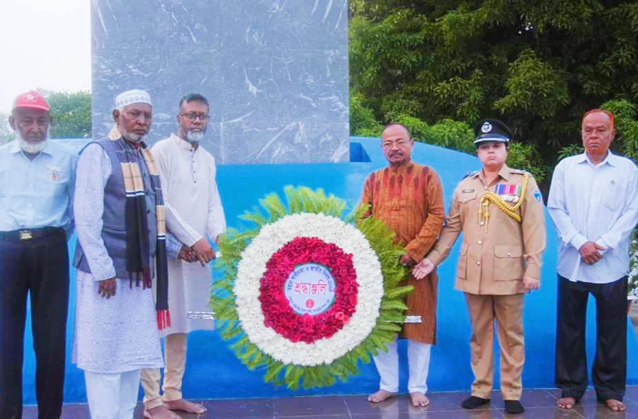 খাগড়াছড়িতে মহান স্বাধীনতা ও জাতীয় দিবসে শ্রদ্ধা নিবেদন করেন পার্বত্য প্রতিমন্ত্রী কুজেন্দ্র লাল ত্রিপুরা