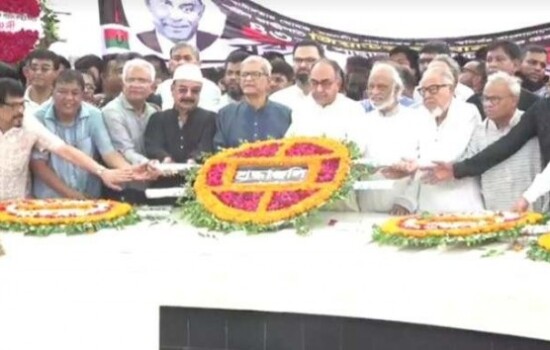 বিএনপির প্রতিষ্ঠাতা ও সাবেক শহীদ প্রেসিডেন্ট জিয়াউর রহমানের মাজারে ফুলেল শ্রদ্ধা নিবেদন