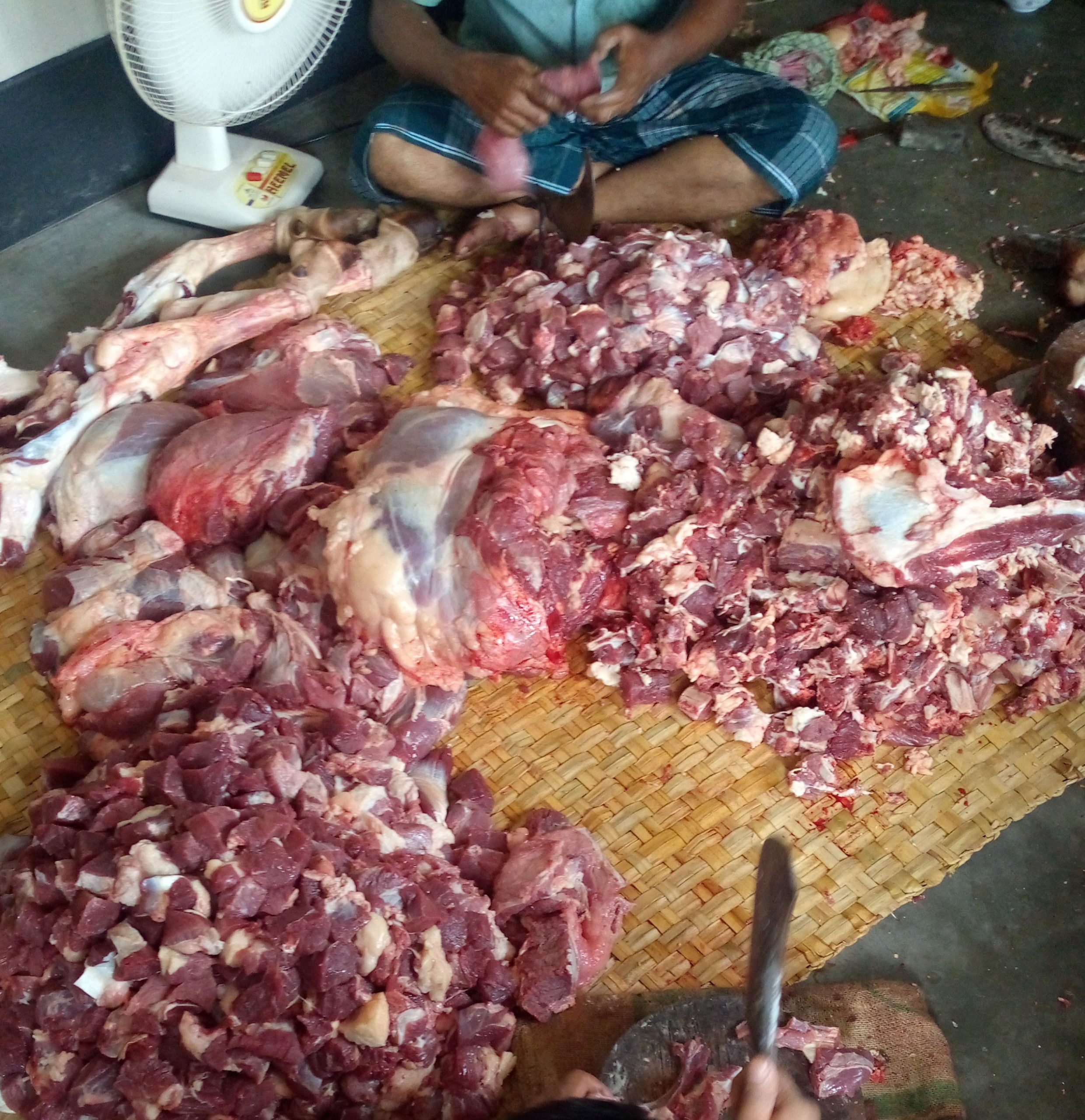 ঈদ জামাত শেষে চলছে পশু কুরবানি