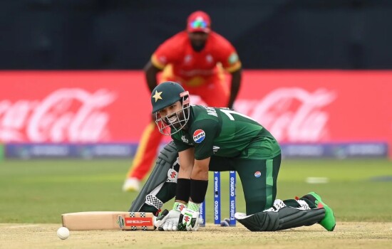 টানা দুই হারের পর জয়ের দেখা পেল পাকিস্তান
