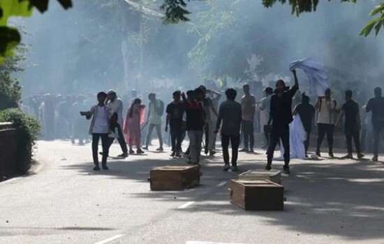 ঢাবিতে ২ শিক্ষার্থী গুলিবিদ্ধ, ৫ সাংবাদিকসহ আহত ১৫