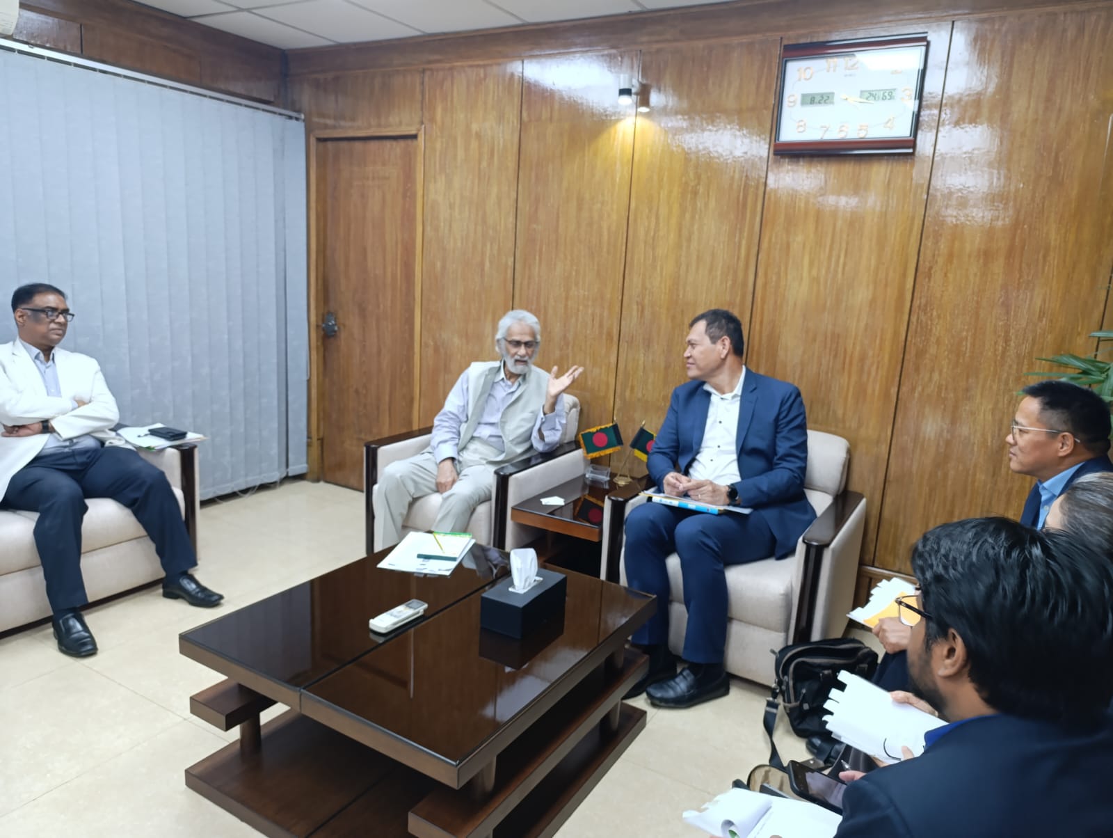 “স্থানীয় সরকার উপদেষ্টার সাথে এডিবি’র কান্ট্রি ডিরেক্টরের বৈঠক অনুষ্ঠিত”