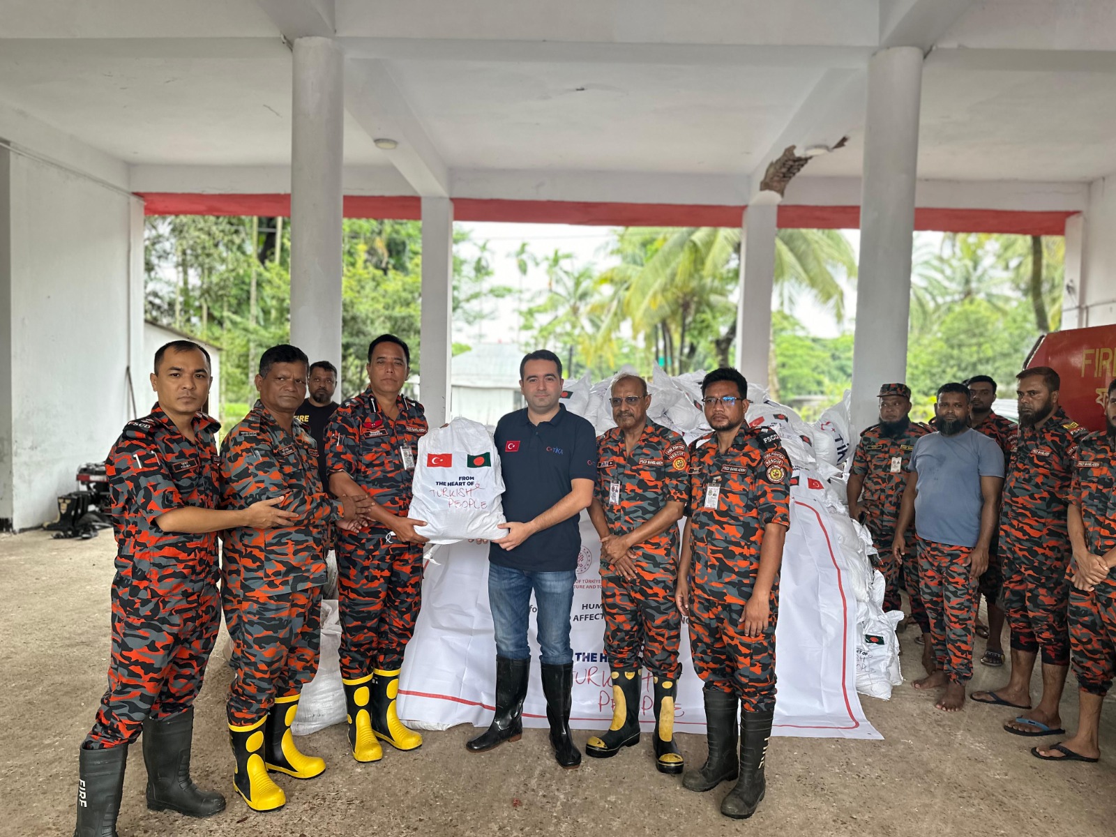 বন্যাদুর্গত এলাকার জন্য ফায়ার সার্ভিসের কাছে টার্কির ত্রাণসামগ্রী