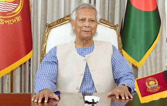 কারখানা খোলা রাখুন, অর্থনীতি সচল করে তুলুন: প্রধান উপদেষ্টা