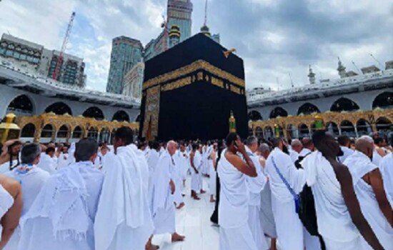ওমরাহ যাত্রীদের সুখবর দিলো বিমান বাংলাদেশ