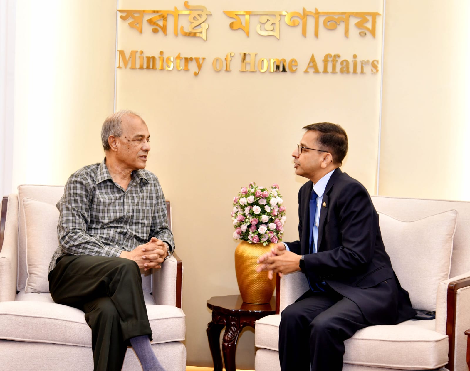 স্বরাষ্ট্র উপদেষ্টার সঙ্গে ভারতীয় হাইকমিশনারের সাক্ষাৎ