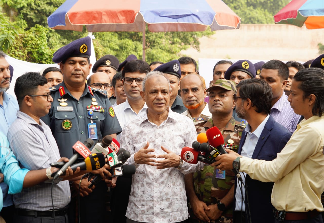 যানজট নিরসনে রাস্তা প্রশস্তকরণ ও পার্কিংয়ের স্থান বৃদ্ধির বিষয়ে নির্দেশনা  -কারা অধিদপ্তরের প্রকল্প পরিদর্শন শেষে স্বরাষ্ট্র উপদেষ্টা