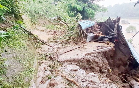 দেশের তিন বিভাগে অতিভারী বৃষ্টির আভাস, রয়েছে ভূমিধসের শঙ্কা