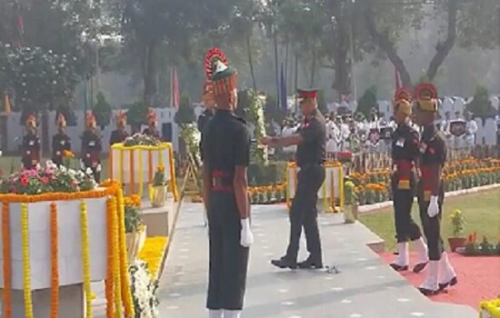কলকাতার ফোর্ট উইলিয়ামে ভারতীয় সেনাবাহিনীর মহান বিজয় দিবস উদযাপন