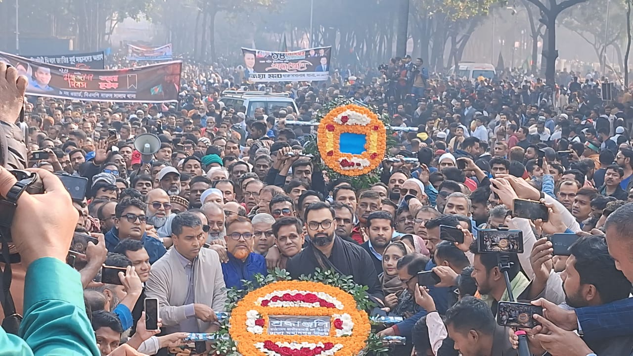 শহীদ বুদ্ধিজীবী স্মৃতিসৌধে শ্রদ্ধা নিবেদন  শহীদদের আত্মত্যাগ জাতি কখনও ভূলবে না : আমিনুল হক