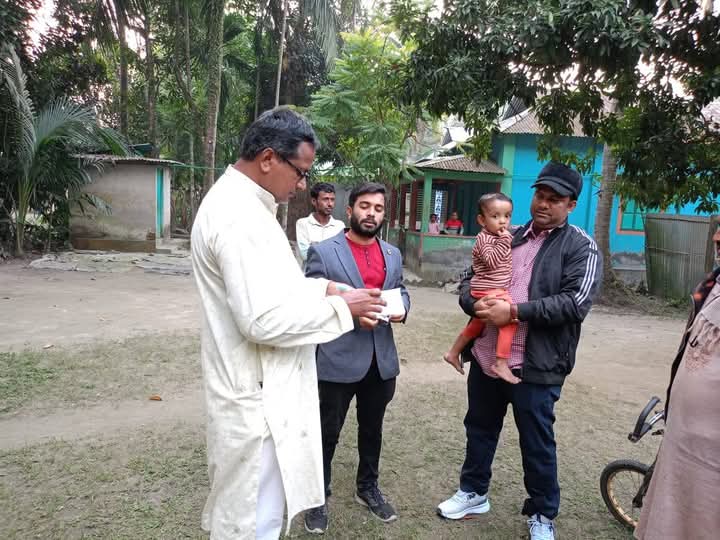 নিবন্ধন বিষয়ে সচেতনতা বৃদ্ধির লক্ষ্যে অনিবন্ধিত বাচ্চাদের বাড়ী বাড়ী গিয়ে সচেতনতামূলক বার্তা ও পরামর্শ প্রদান