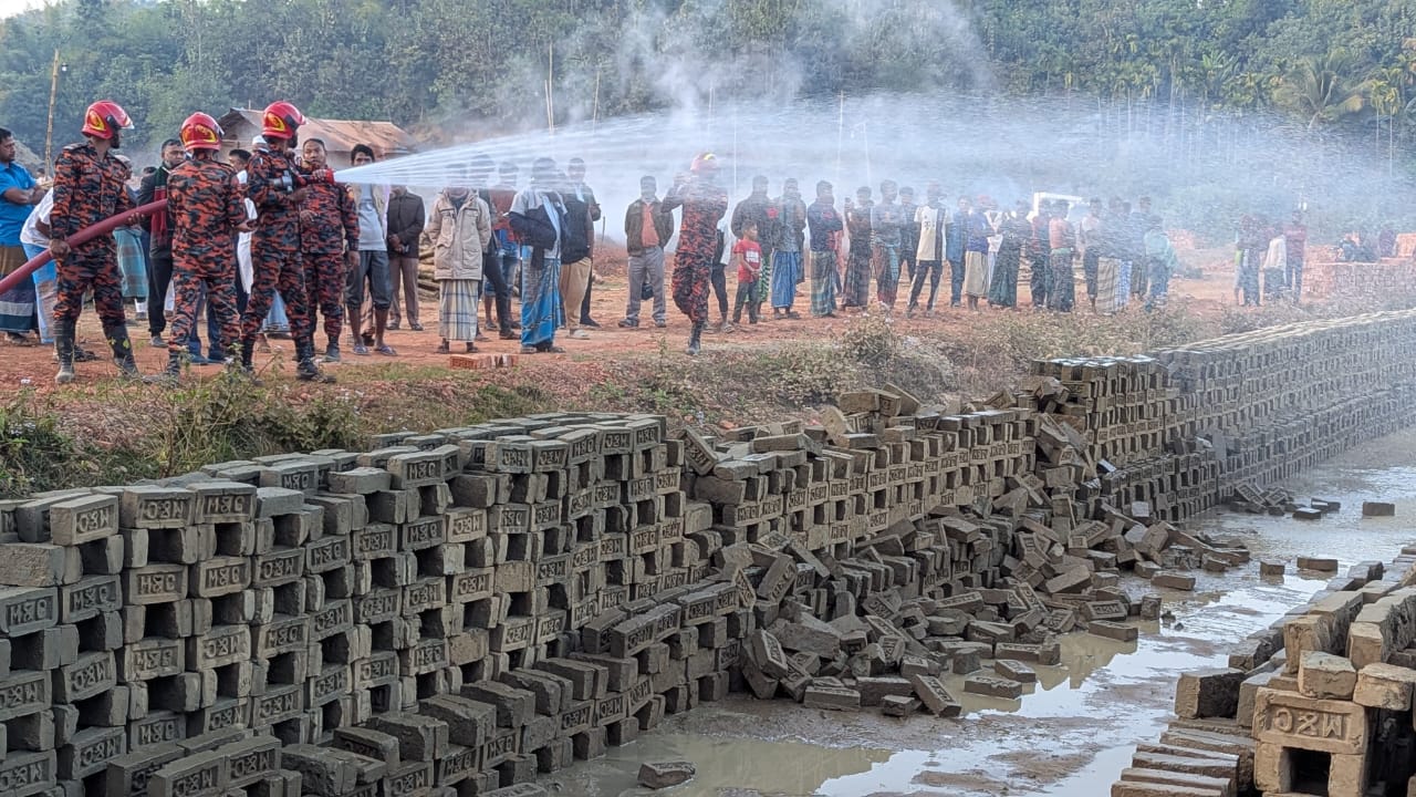 কাউখালীতে অবৈধ তিনটি ইটভাটা বন্ধ ও অর্থদন্ড