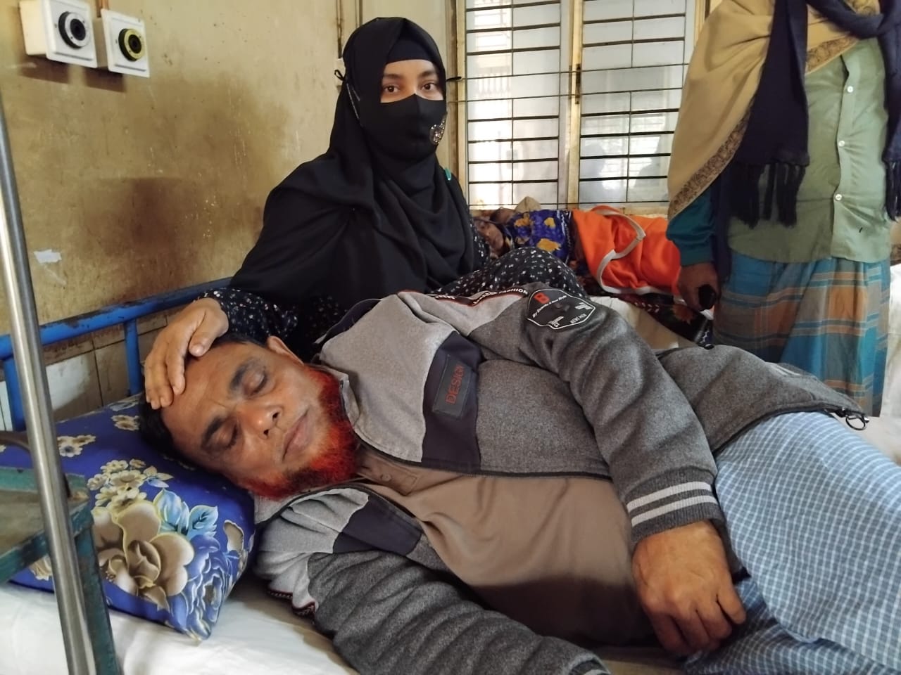 লক্ষ্মীপুরে স্থাপনা নির্মাণে বাধা, নারীসহ আহত-৪