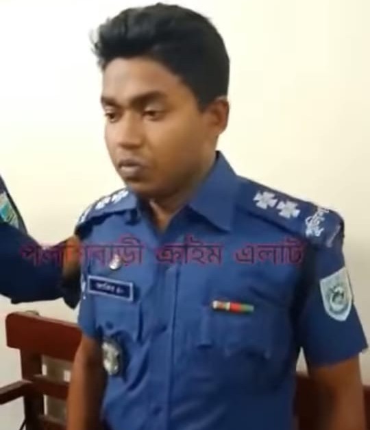 পলাশবাড়ীর জাকারিয়া পুলিশ পরিচয়ে প্রতারনা করতে গিয়ে বগুড়ায় আটক