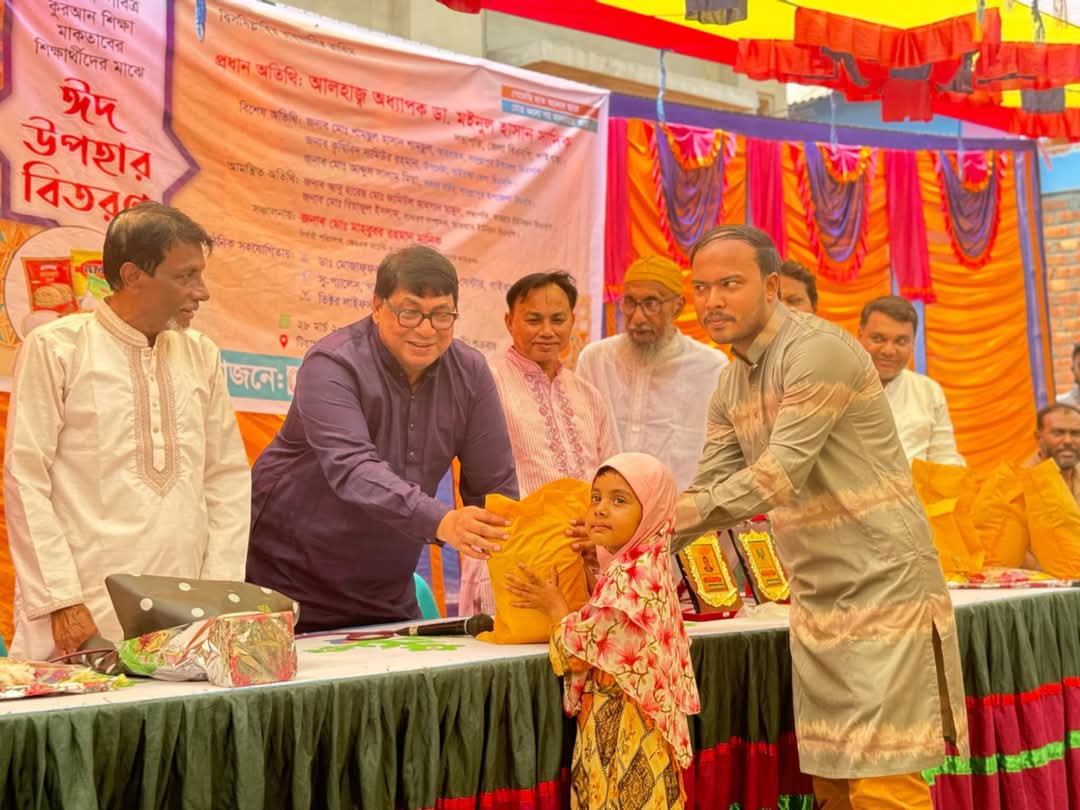 বিএনপি জেলা সভাপতি সাদিক দিল, কুরআন পড়ুয়া শিক্ষার্থীদের মাঝে ঈদ উপহার