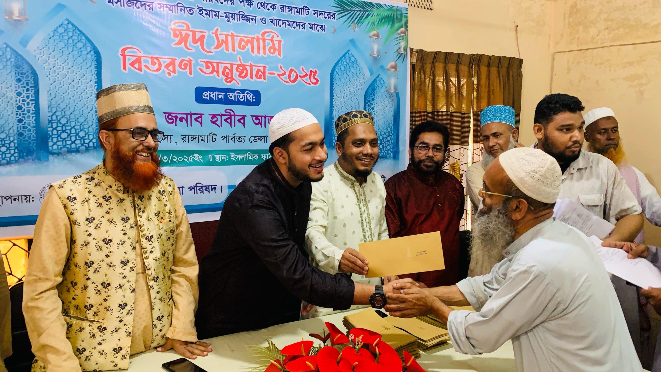 রাঙামাটিতে ঈদের উপহার পেল ইমাম মুয়াজ্জিনরা